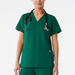 Figs Casma Three-Pocket Scrub Top Hunter Green